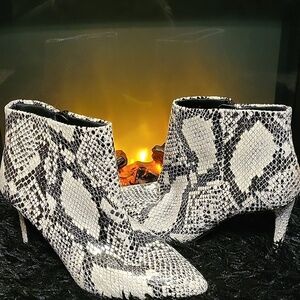 Snakeskin Ankle Boots side zip size 7